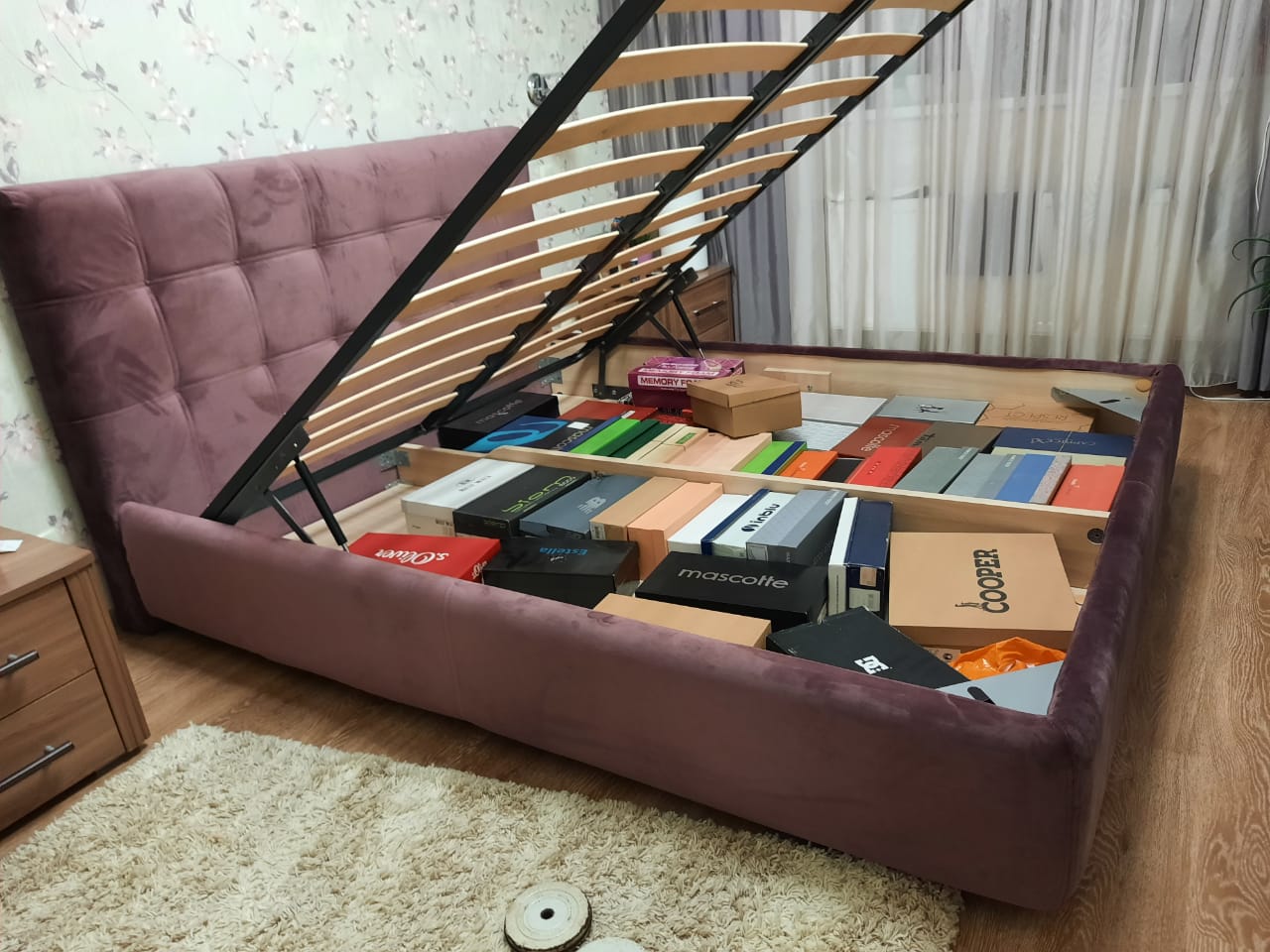 Перетяжка изголовья кровати